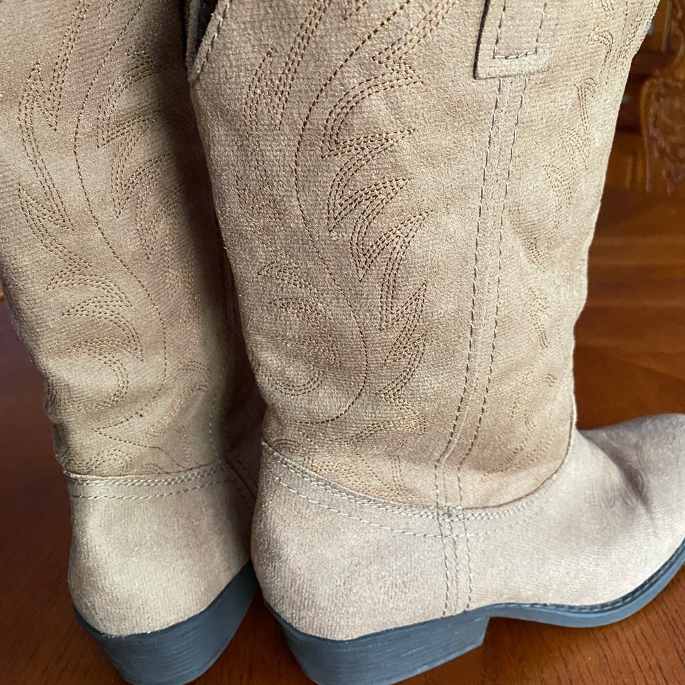 Rampage tan cowboy Boots